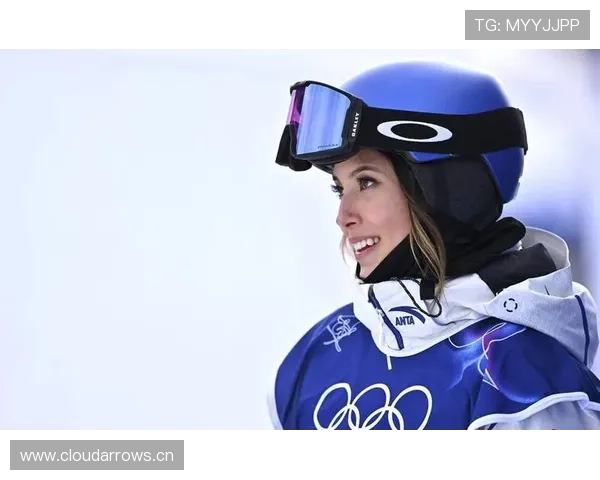 谷爱凌穿名牌拍大片是标配，可我偏爱那张抱外卖低头的生活照